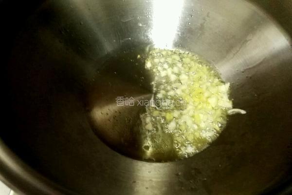 酸笋泡椒炒墨鱼仔的做法图解2