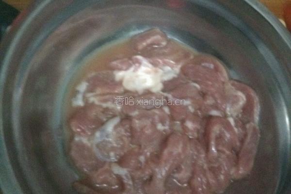 青椒胡萝卜炒肉的做法图解2