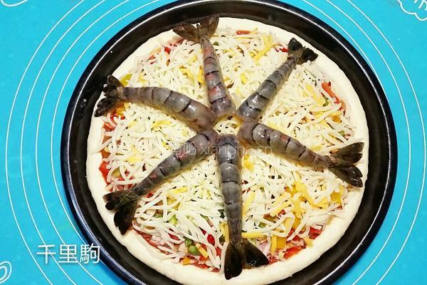 培根大虾披萨的做法图解15