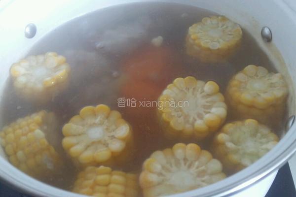 猪骨玉米胡萝卜汤的做法图解6