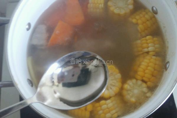 猪骨玉米胡萝卜汤的做法图解7
