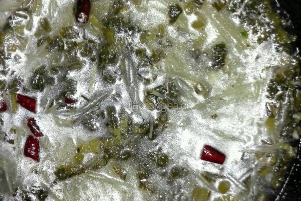 酸菜洋芋汤的做法图解3