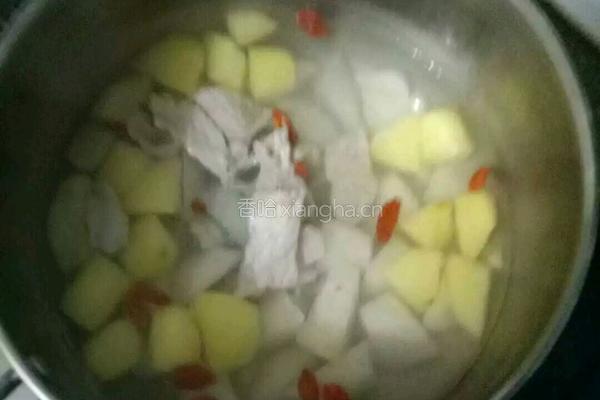 苹果雪梨瘦肉汤的做法图解4