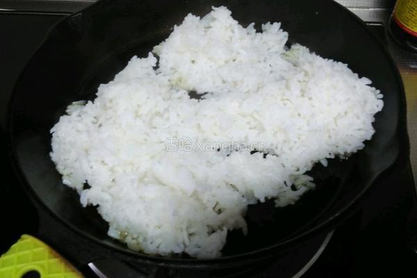 鸡蛋焗饭的做法图解1