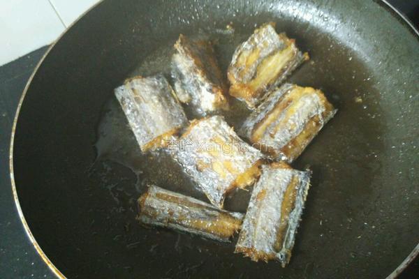 酥带鱼的做法图解3