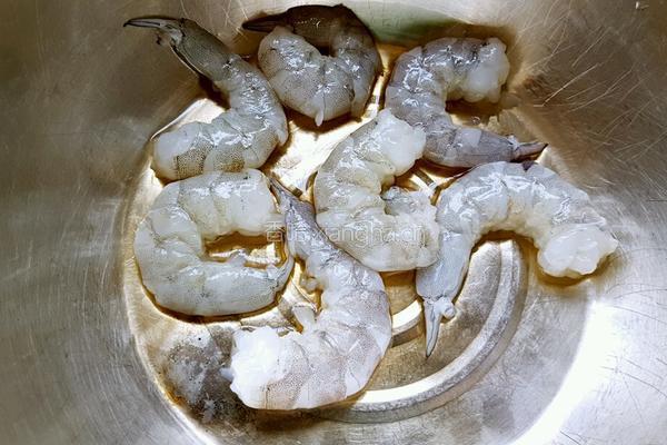 三鲜虾仁馄饨的做法图解2