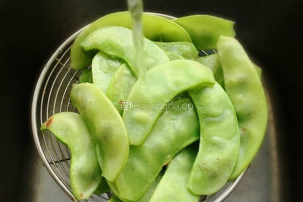 酱肉扁豆的做法图解3