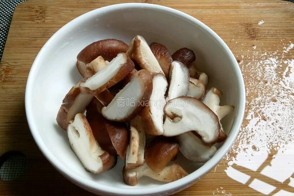 香菇滑鸡饭的做法图解3