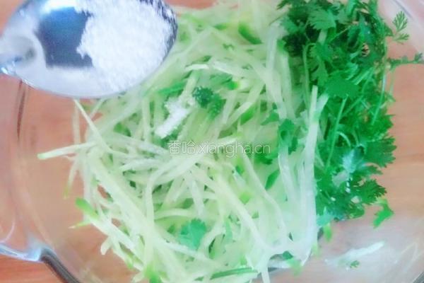 香菜萝卜丝的做法图解3