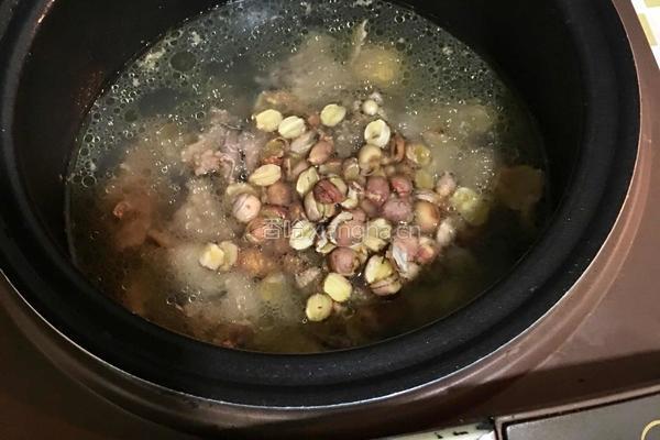 老母鸡大补汤的做法图解3