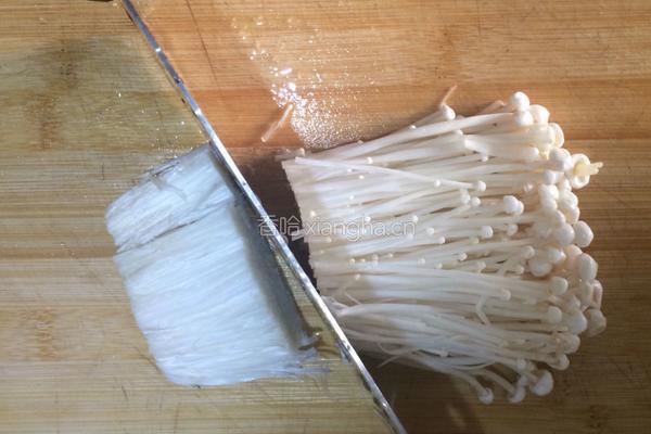 烤箱版金针菇培根卷的做法图解1