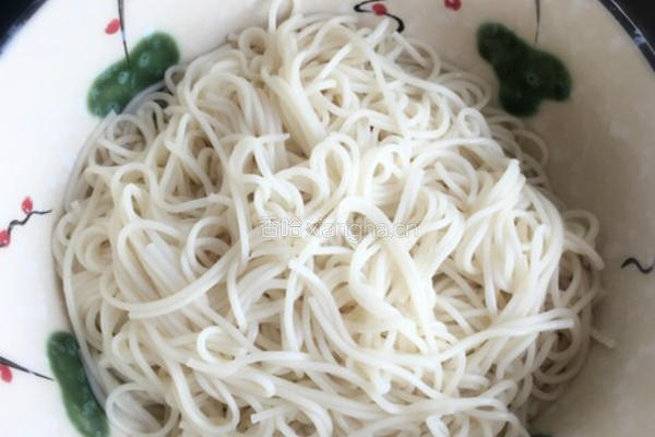 油肉拌面的做法图解1
