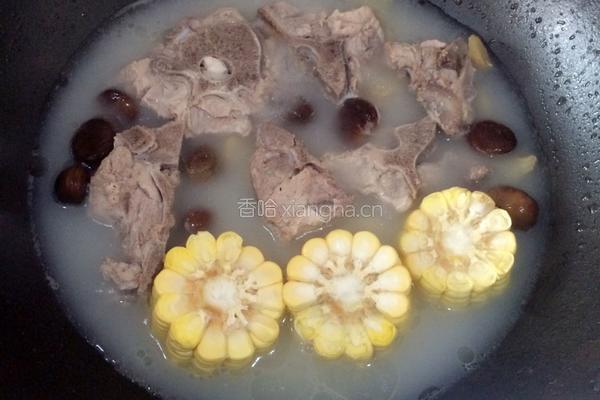 栗子蔬菜龙骨靓汤的做法图解5