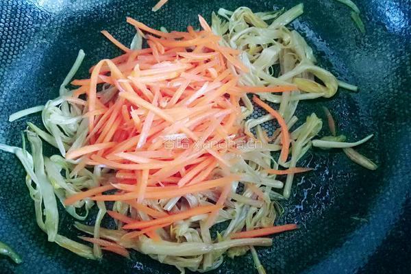 黄花菜炒鸡蛋的做法图解5