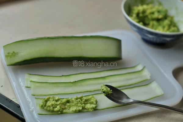 青瓜牛油果卷的做法图解3