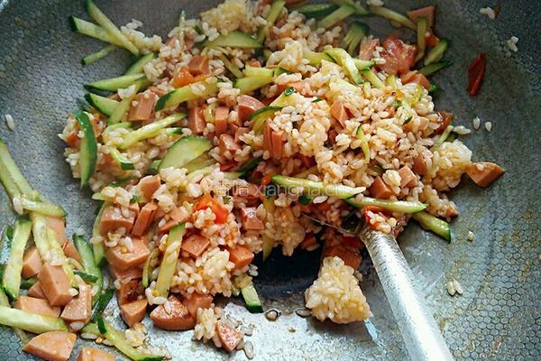 蛋包馒头炒饭的做法图解7