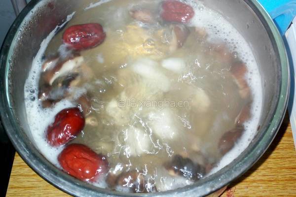 红枣桂圆鲜菇粥的做法图解4