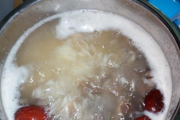 红枣桂圆鲜菇粥的做法图解5
