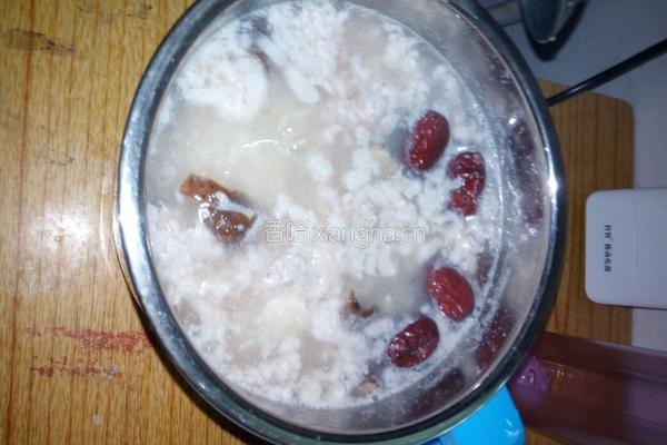 红枣桂圆鲜菇粥的做法图解6