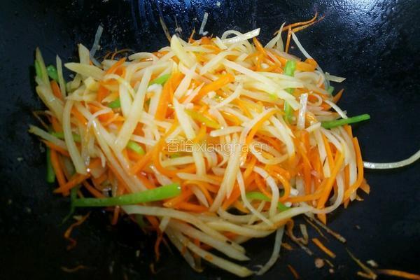 胡萝卜炒土豆的做法图解8