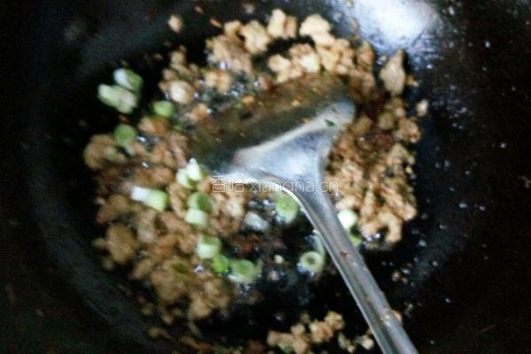 香辣肉末茄子的做法图解4