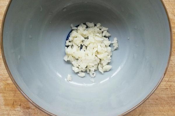 香菇炒黄瓜片的做法图解3