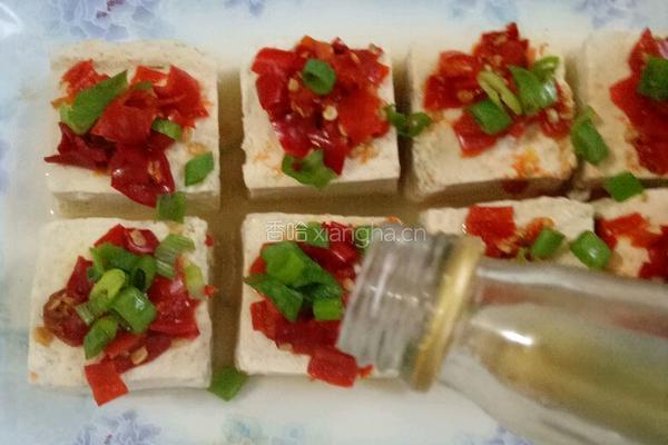 剁椒蒸臭豆腐的做法图解5