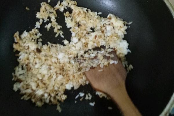 豆瓣酱炒饭的做法图解3