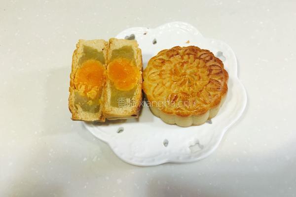 广式蛋黄月饼的做法图解3
