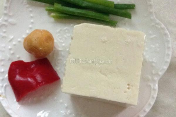 蛋黄豆腐羹的做法图解1