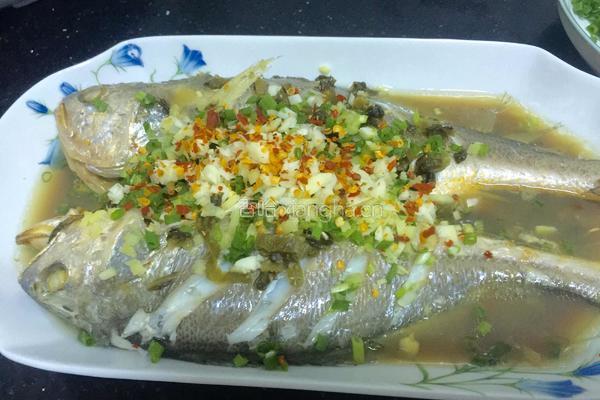 酸菜蒸黄鱼的做法图解6
