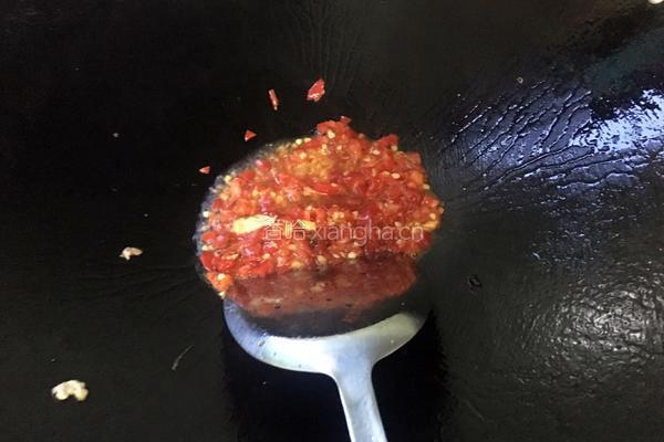 剁辣椒木耳炒鸡蛋的做法图解5