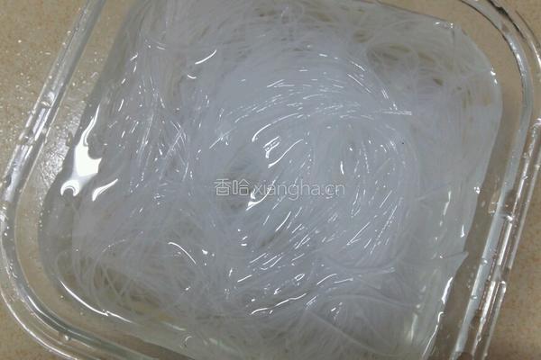 粉丝炒包菜的做法图解1