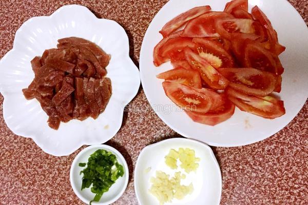 蕃茄炒牛肉的做法图解1
