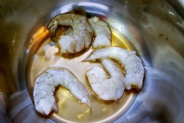 虾仁炖蛋的做法图解2