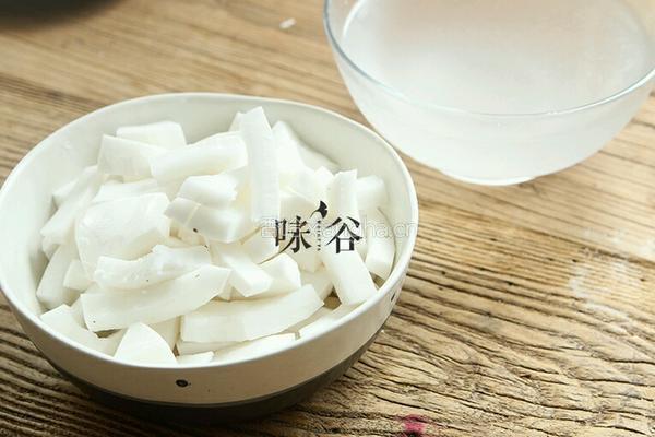 椰子煲鸡的做法图解2