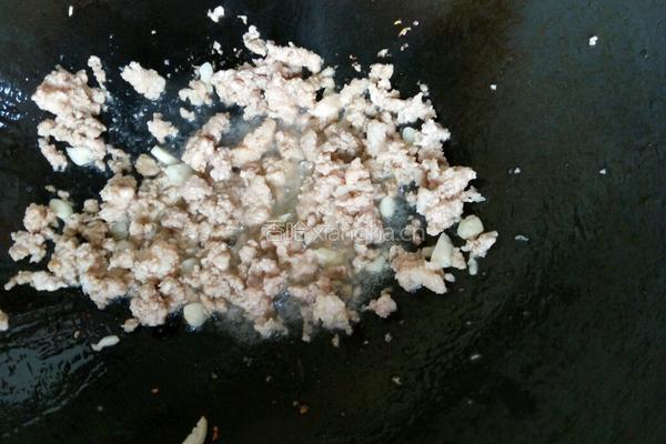 肉末炒秋葵的做法图解4