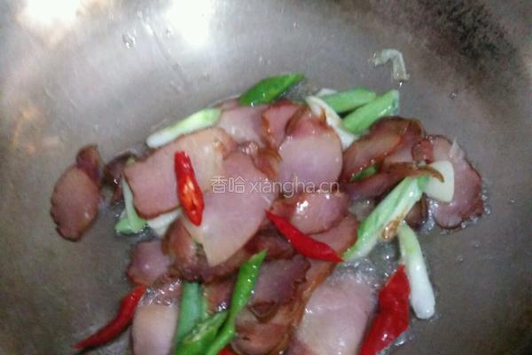 香菇炒腊肉的做法图解7