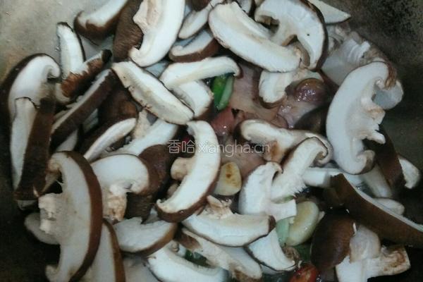 香菇炒腊肉的做法图解8
