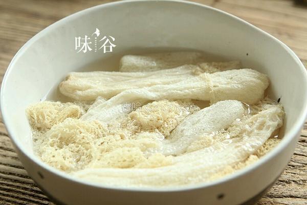 竹荪炖鸡汤的做法图解3