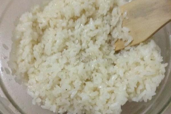 肉松紫菜包饭的做法图解2