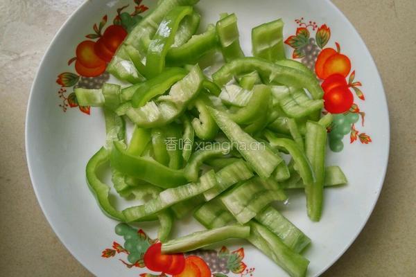 辣子炒鸡蛋的做法图解2