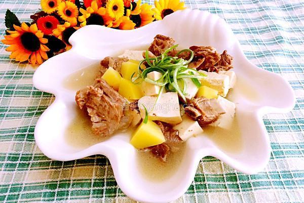 排骨土豆豆腐汤的做法图解9