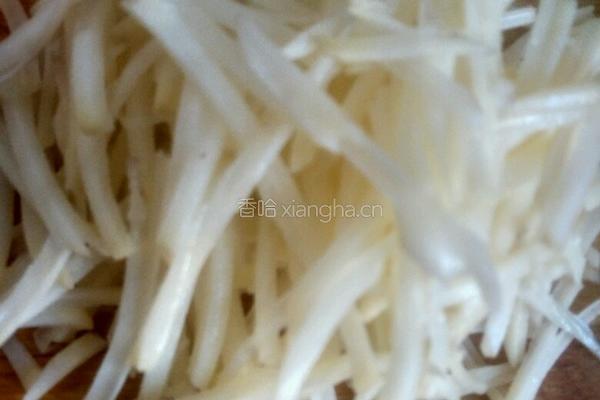 陕北洋芋擦擦的做法图解2