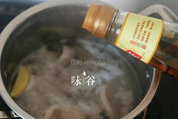 车前草煲猪小肚的做法图解2