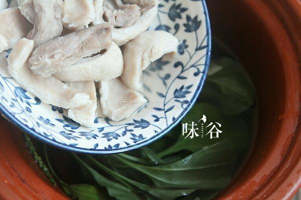 车前草煲猪小肚的做法图解5