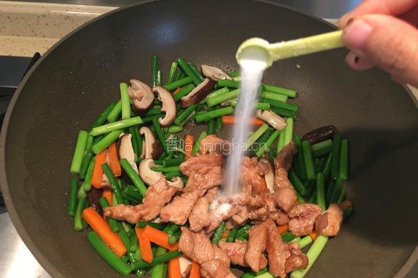 蒜苔香菇炒肉的做法图解8