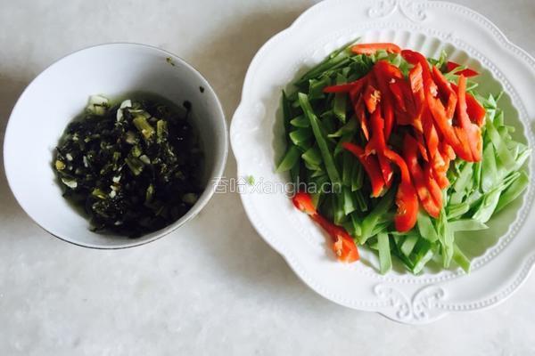扁豆炒雪菜的做法图解4