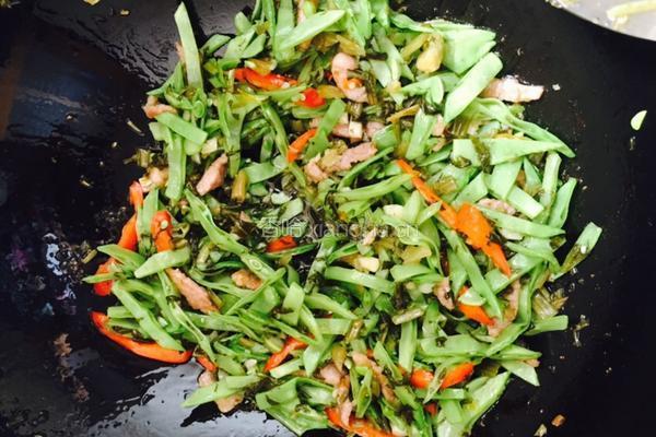 扁豆炒雪菜的做法图解7