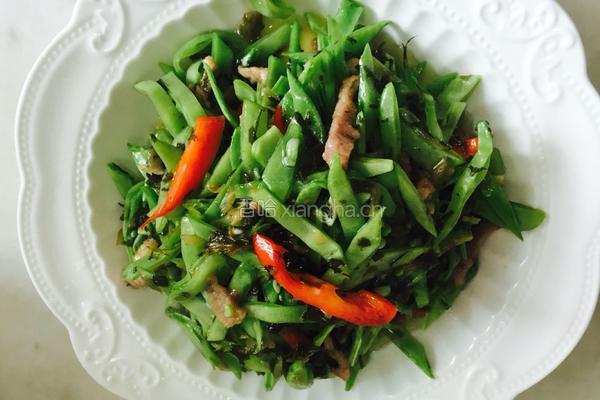 扁豆炒雪菜的做法图解8